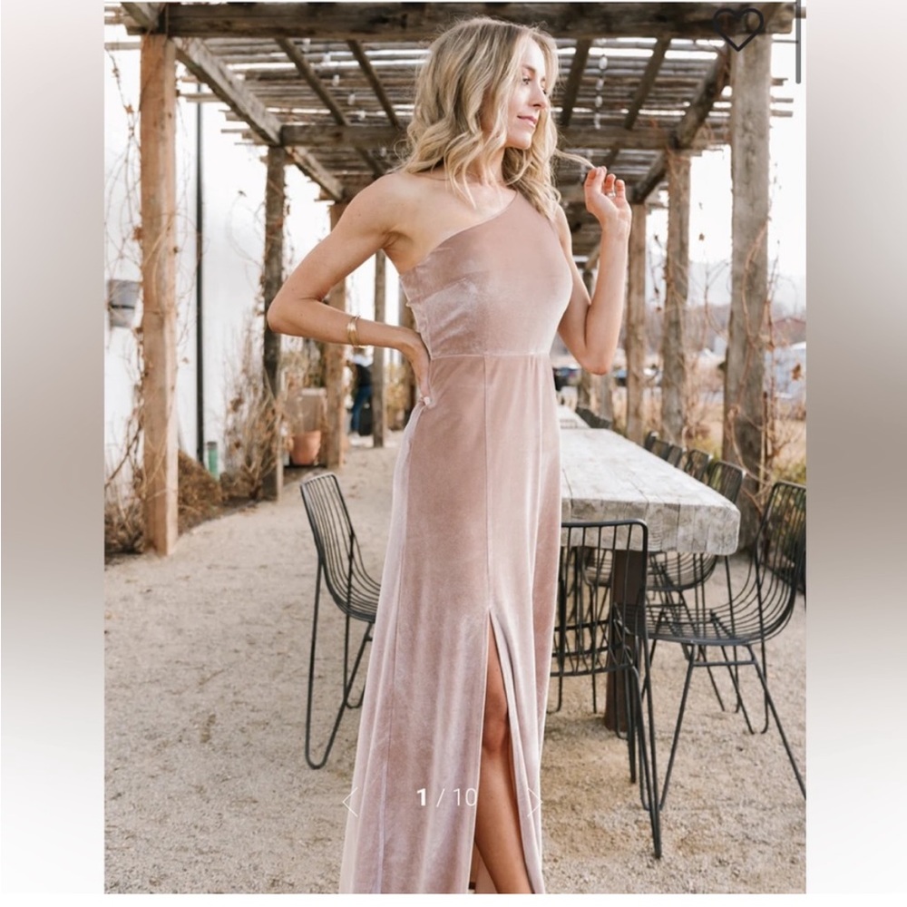 Baltic Born Tatiana Champagne Velvet One Shoulder Maxi Dress ✨ Size M